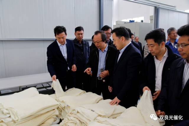 江陰市委書記走進<a href=https://www.www.xiaomianmian.com target=_blank class=infotextkey>雙良</a><a href=https://www.www.xiaomianmian.com target=_blank class=infotextkey>新型光催化</a>